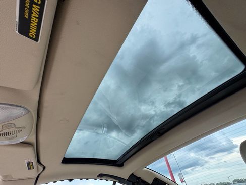 Used 2005 Mercedes-Benz SL 500 w/ AMG Sport Pkg image 26