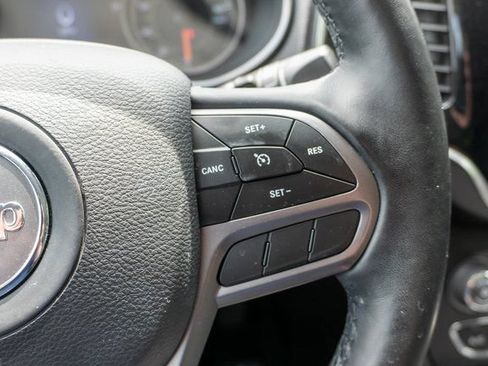 Used 2019 Jeep Cherokee Limited AWD/4WD image 23