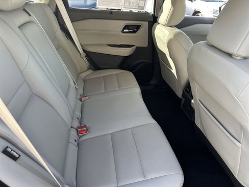 Used 2021 Nissan Rogue SV w/ Premium Package image 14