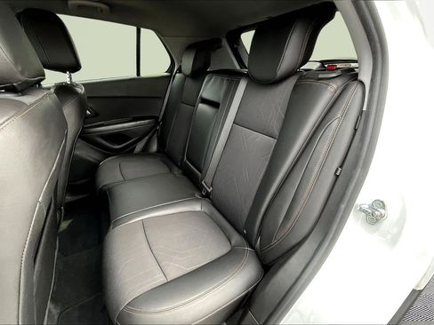 Used 2022 Chevrolet Trax LT w/ LT Convenience Package image 23