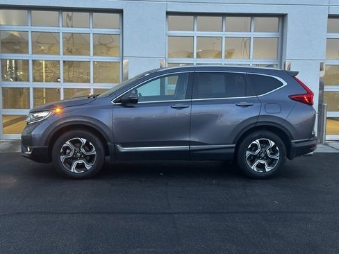 Used 2017 Honda CR-V Touring image 2