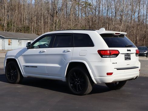Used 2018 Jeep Grand Cherokee Altitude image 4