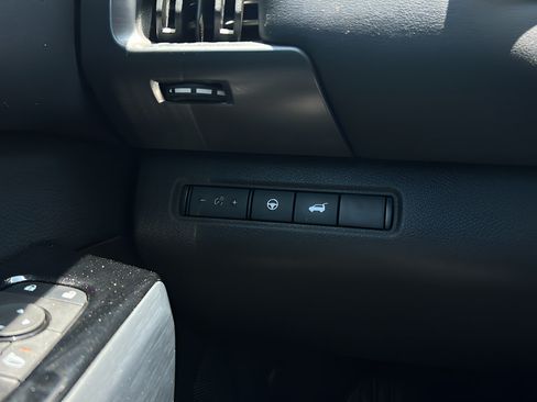 Used 2025 Nissan Pathfinder SL FWD image 30