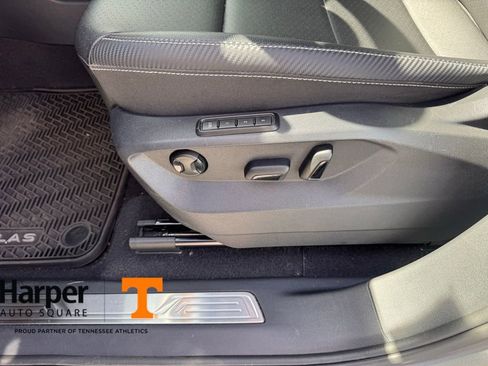 Used 2023 Volkswagen Atlas Cross Sport SEL R-Line image 18