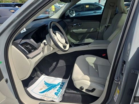 Used 2024 Volvo XC90 B6 Plus image 5