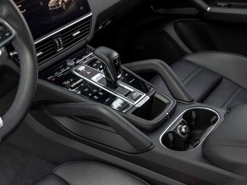Certified 2023 Porsche Cayenne Platinum Edition AWD/4WD image 38