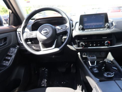 Used 2023 Nissan Rogue S AWD/4WD image 18