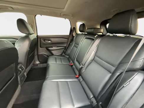 Used 2022 Nissan Rogue SV w/ SV Premium Package image 16