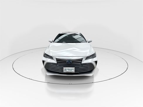 Used 2020 Toyota Avalon Limited image 3