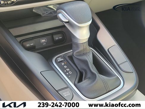 Certified 2025 Kia Soul LX w/ LX Technology Package FWD image 29