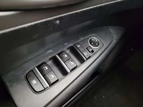 Used 2019 Kia Forte LXS FWD image 27