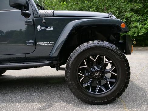 Used 2017 Jeep Wrangler Unlimited Sahara w/ Quick Order Package 23E Chief AWD/4WD image 38