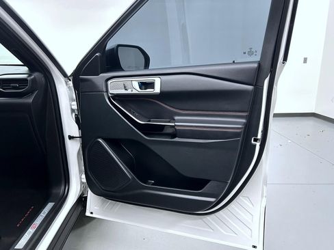 Used 2023 Ford Explorer ST-Line w/ Class IV Trailer Tow Package image 16