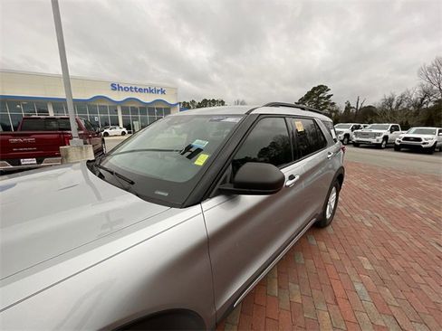 Used 2021 Ford Explorer XLT w/ Equipment Group 202A image 10