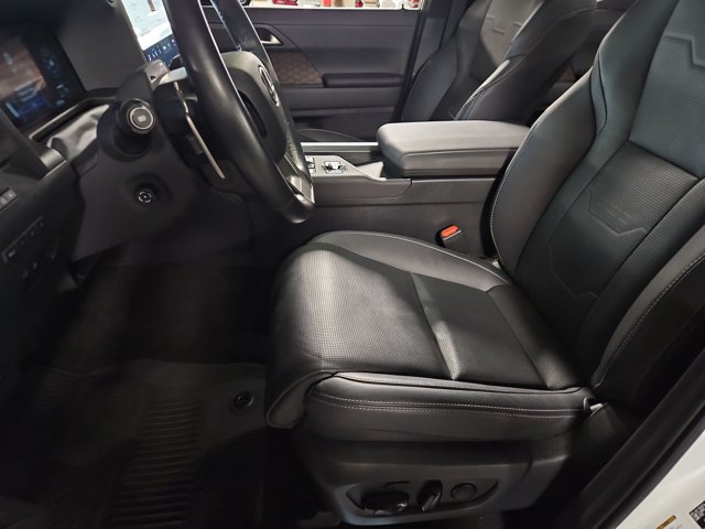 Used 2024 Lexus GX 550 w/ Cold Area Package AWD/4WD image 16