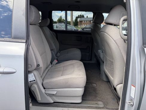 Used 2016 Kia Sedona LX w/ Option Group 020 FWD image 17