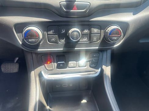 Used 2018 GMC Terrain SLE w/ Driver Convenience Package FWD image 28