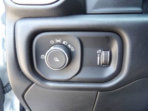 Used 2024 RAM 2500 Tradesman w/ Chrome Appearance Group image 27