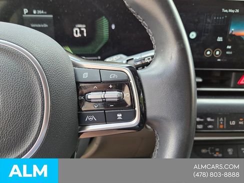 Used 2025 Kia Carnival FWD image 20