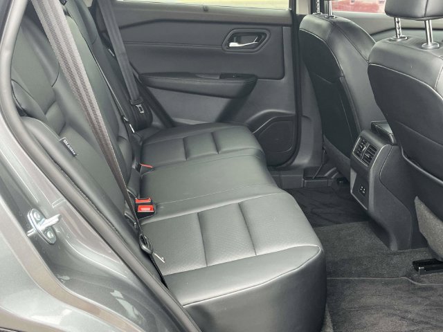 Used 2023 Nissan Rogue SV w/ SV Premium B Package FWD image 23