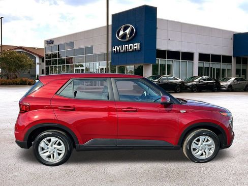 Certified 2024 Hyundai Venue SE image 6