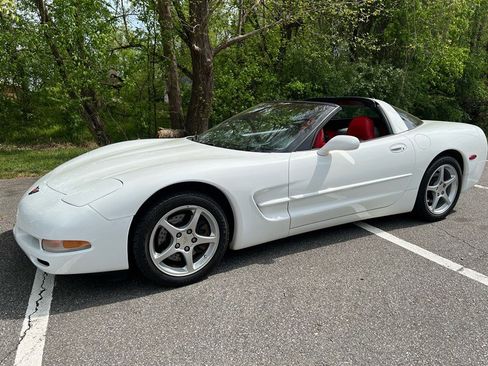 Used 2000 Chevrolet Corvette Coupe w/ Roof Pkg RWD image 57