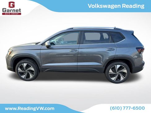 New 2026 Volkswagen Taos SE image 2