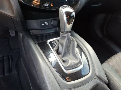 Used 2018 Nissan Rogue S FWD image 12