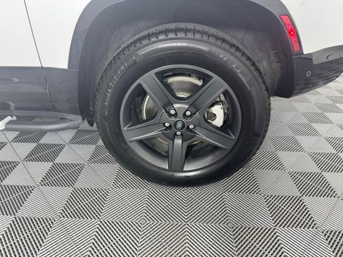 Used 2023 Land Rover Defender 90 X-Dynamic SE image 31