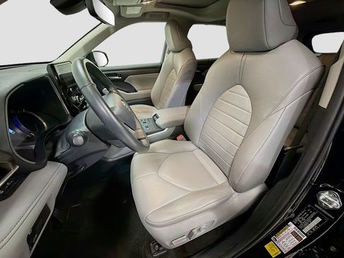 Used 2023 Toyota Highlander XLE AWD/4WD image 20