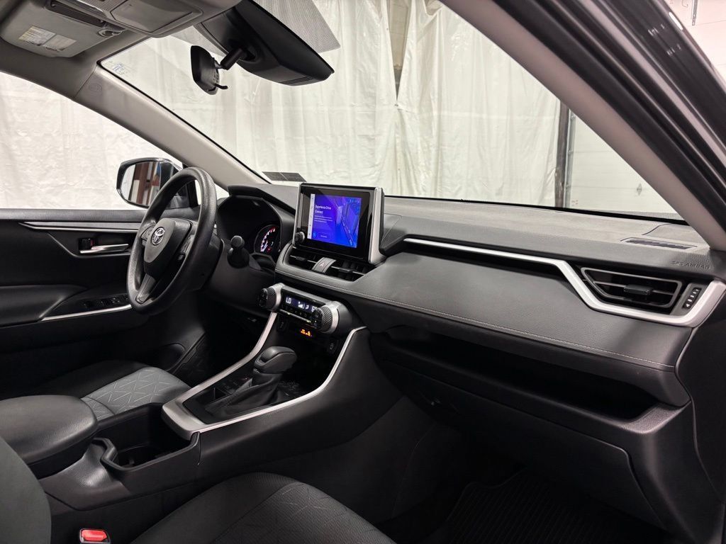 Used 2025 Toyota RAV4 XLE AWD/4WD image 59
