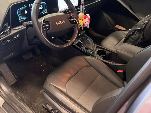 Used 2023 Kia Niro EX FWD image 2