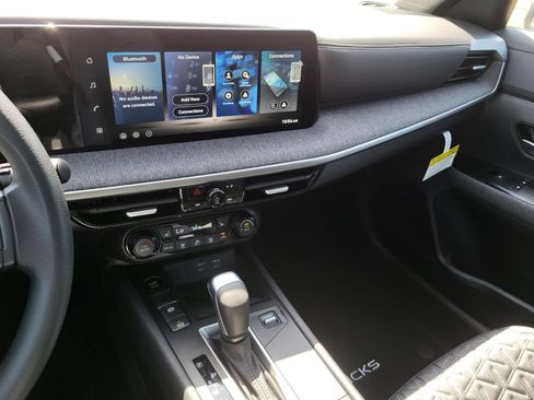 New 2026 Nissan Kicks SV w/ SV Premium Package FWD image 19