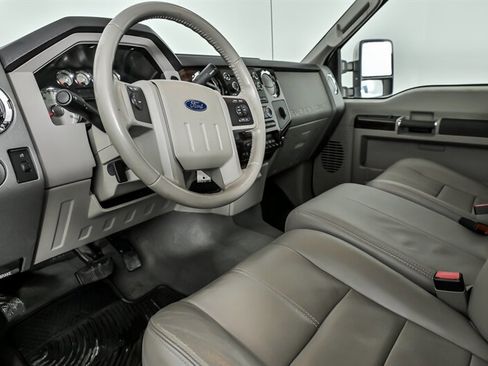 Used 2010 Ford F250 Lariat image 17