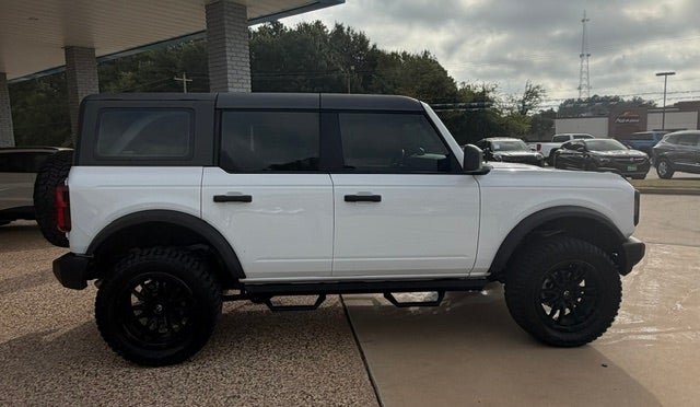 Used 2025 Ford Bronco 4-Door AWD/4WD image 2