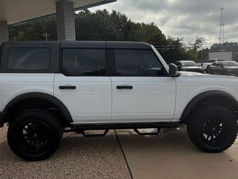 Used 2025 Ford Bronco 4-Door AWD/4WD image 2
