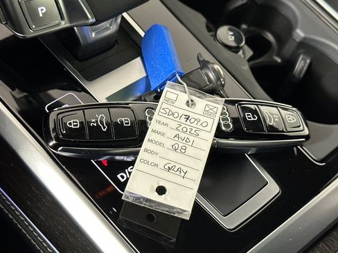 Used 2025 Audi Q8 Premium Plus image 24