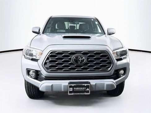 Used 2021 Toyota Tacoma TRD Sport image 2
