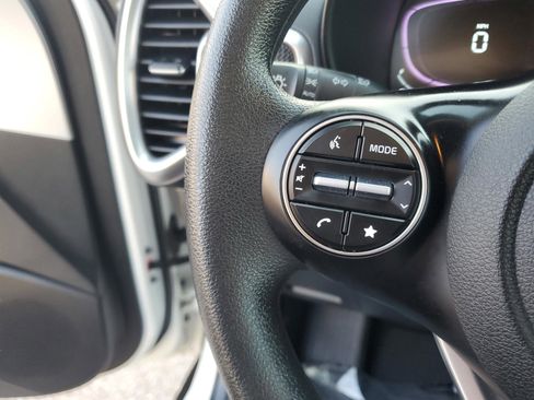 Certified 2025 Kia Soul LX image 28