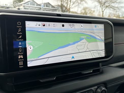 Used 2024 Jeep Gladiator Rubicon w/ Technology Group image 17