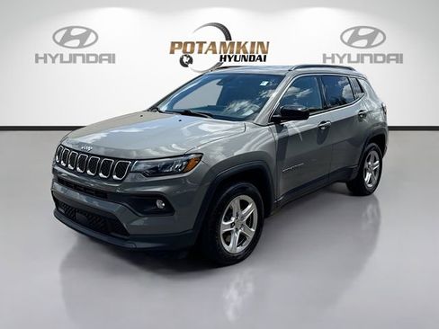 Used 2023 Jeep Compass Latitude w/ Convenience Group AWD/4WD image 1