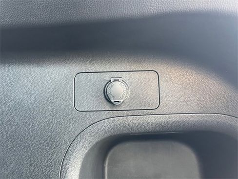 Used 2022 Toyota RAV4 XLE image 19