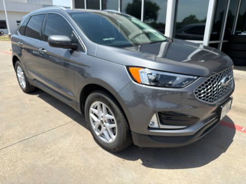Used 2024 Ford Edge SEL w/ Convenience Package AWD/4WD image 3
