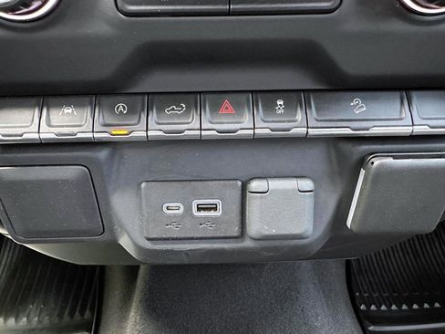 Used 2022 Chevrolet Silverado 1500 Custom Trail Boss AWD/4WD image 25
