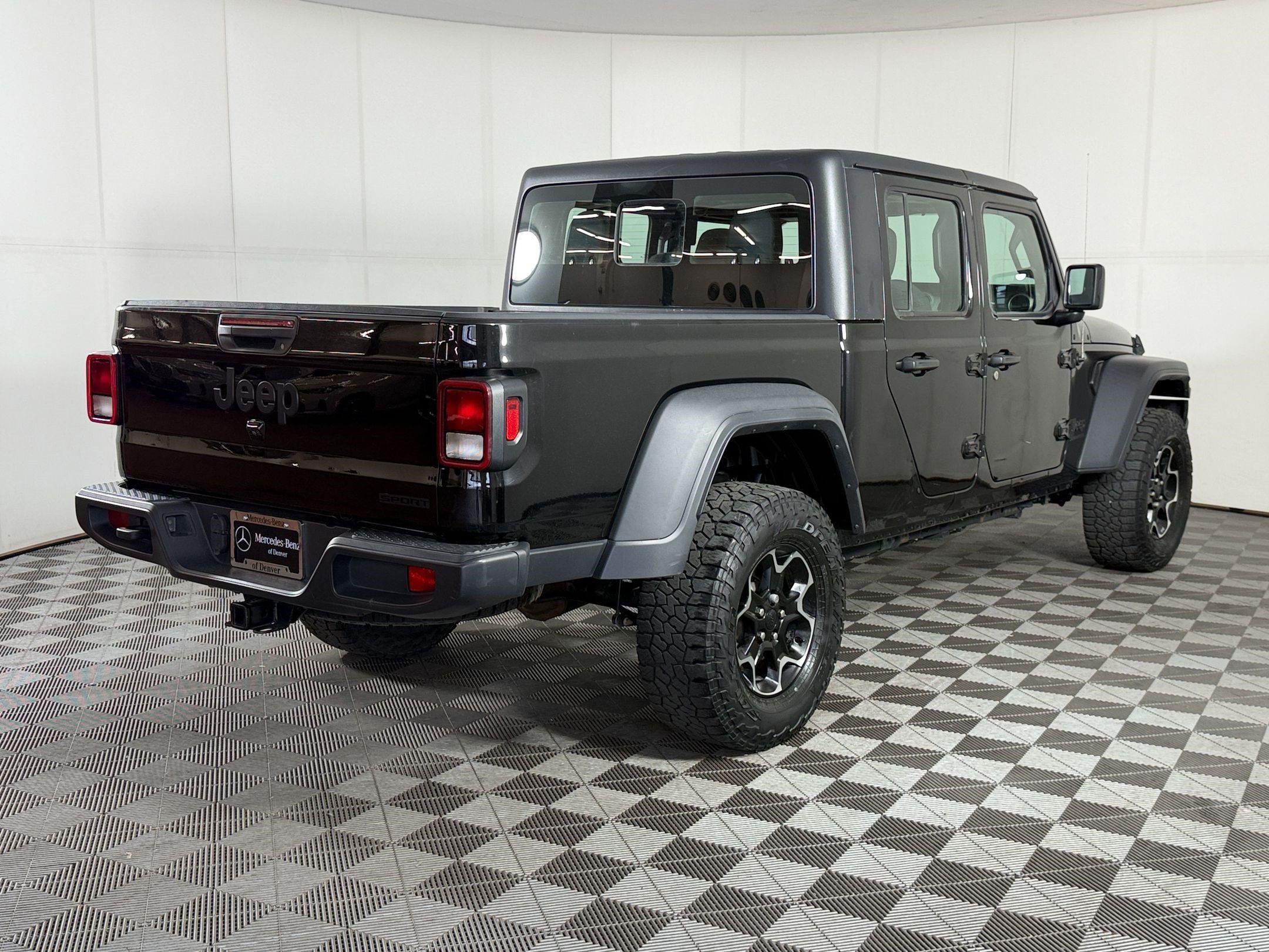 Used 2021 Jeep Gladiator Sport AWD/4WD image 9