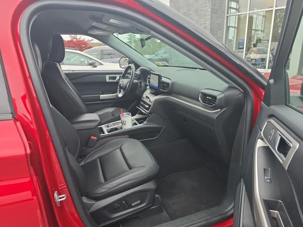 Used 2023 Ford Explorer XLT w/ Equipment Group 202A AWD/4WD image 12