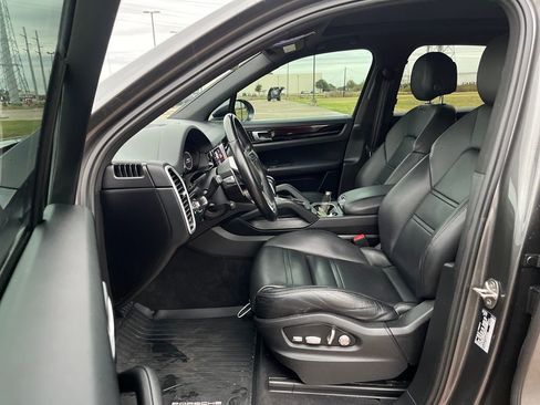 Used 2020 Porsche Cayenne image 9