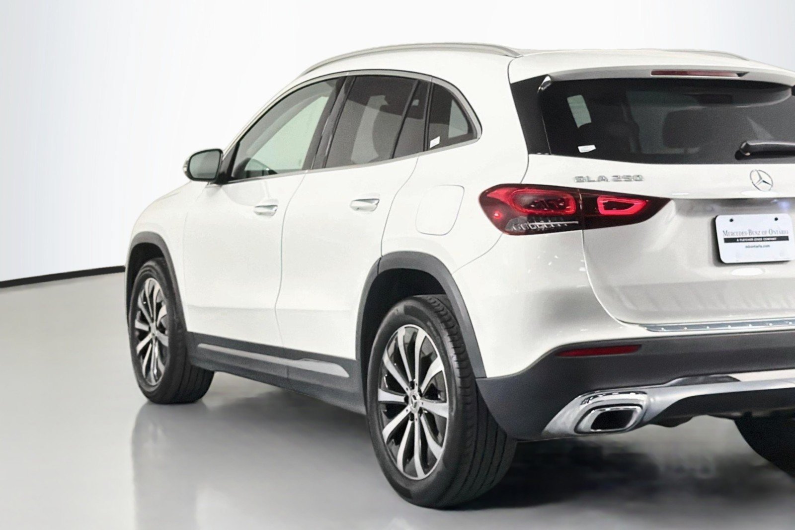 Used 2023 Mercedes-Benz GLA 250 4MATIC w/ Premium Package image 16