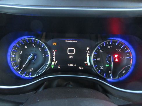 Used 2018 Chrysler Pacifica Touring-L Plus w/ Advanced Safetytec Group image 8