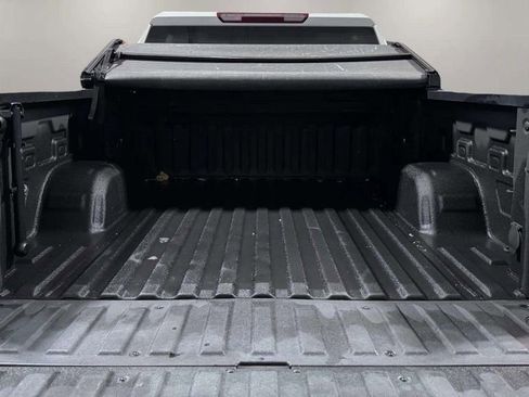 Used 2022 GMC Sierra 1500 SLT w/ SLT Convenience Package AWD/4WD image 27